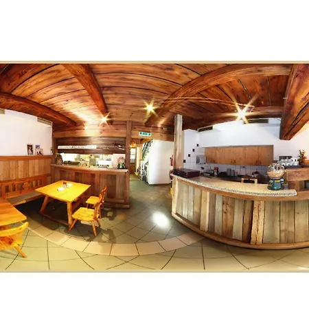 Han/Misafirhane & Buschenschank Windisch