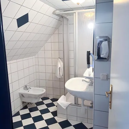 Han/Misafirhane & Buschenschank Windisch