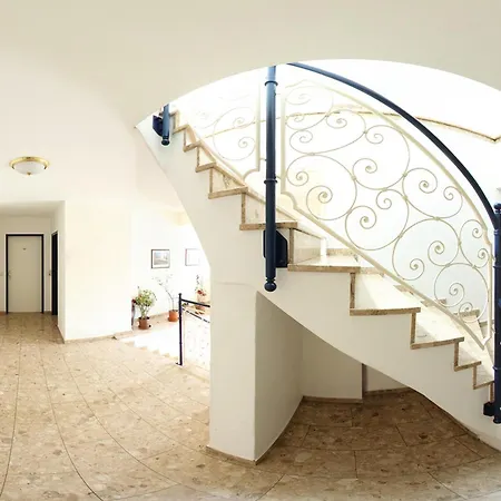 & Buschenschank Windisch *