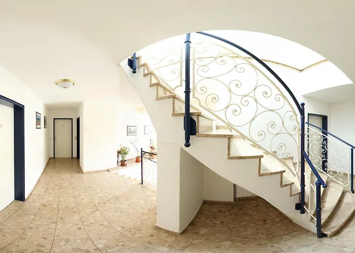 & Buschenschank Windisch *